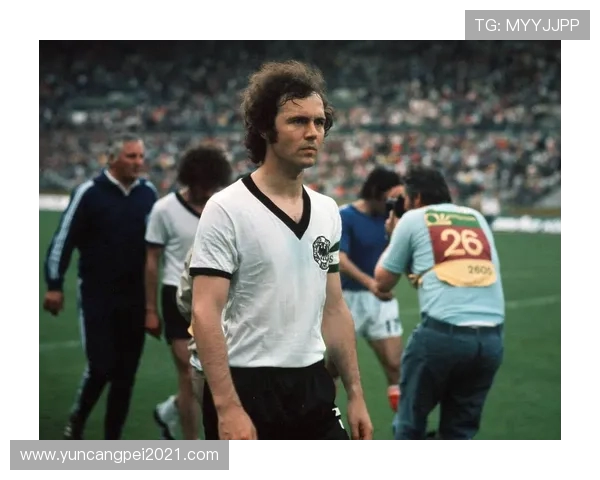 弗朗茨·贝肯鲍尔:德国足球传奇人物的辉煌历程与传奇成就