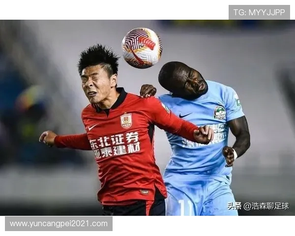 河南队迎战强敌展现实力 赛场角逐激烈升级 球员们拼搏精神引热议 河南队迎战强敌展现实力 赛场角逐激烈升级 球员们拼搏精神引热议